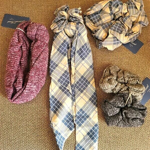 Hair‎ Ties 4pc New Universal Thread Headwrap Scrunchies Stocking Stuffers